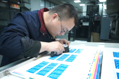 北京冬奧會開幕紀(jì)念郵票工藝有多&ldquo;靚&rdquo;?